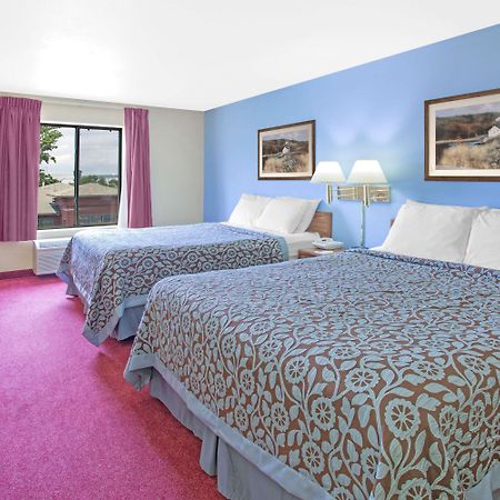 Days Inn By Wyndham Madison Ne/Windsor Eksteriør bilde