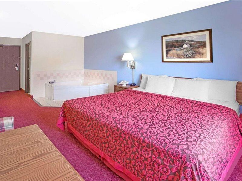 Days Inn By Wyndham Madison Ne/Windsor Eksteriør bilde